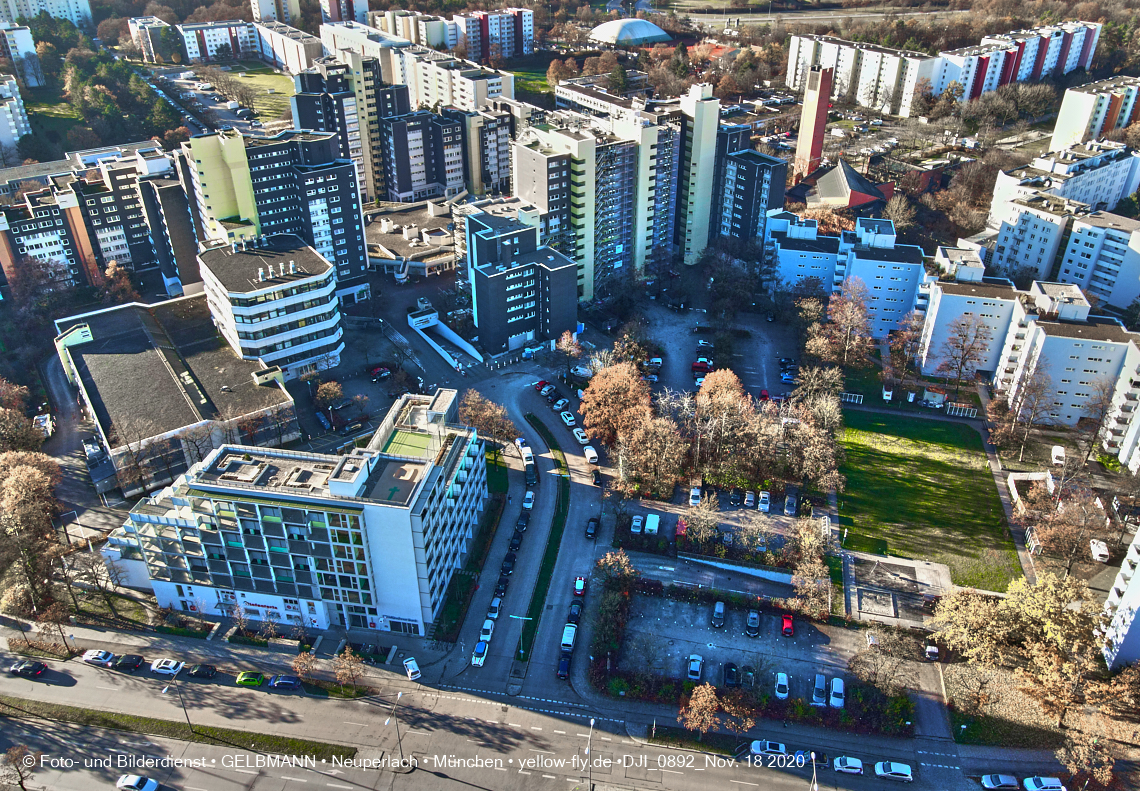18.11.2020 - Marx-Zentrum und Wohnanalge Karl-Marx-Ring 52-62 in Neuperlach